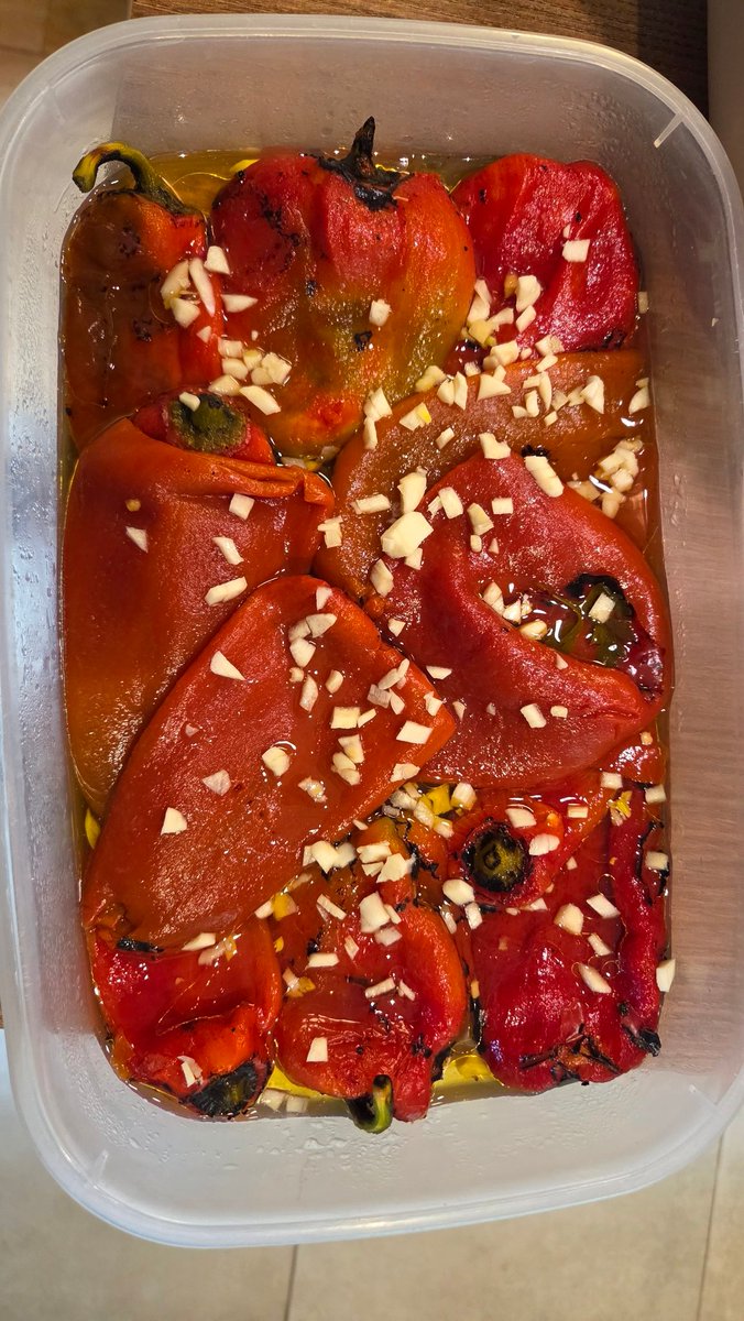 mita201's tweet image. What is the fifth element?