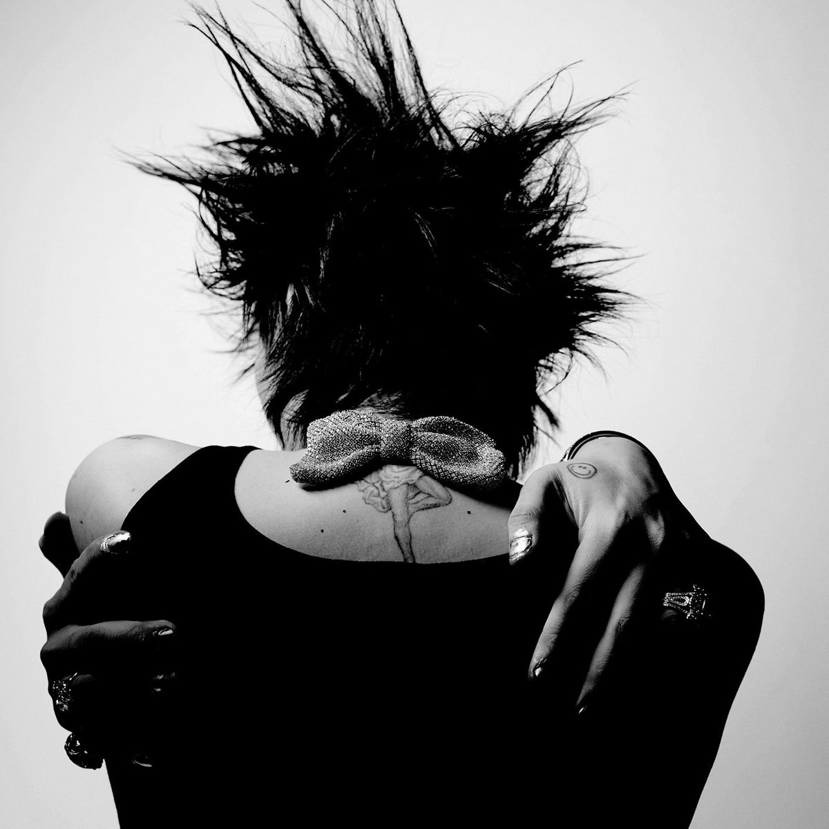 You can copy the form, but never the soul.

Kwon Jiyong, the original, the one and only.