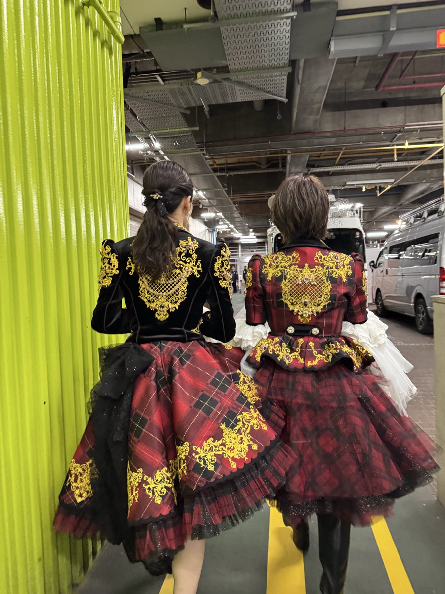 後ろ姿だけで、なんかもう泣けてきちゃう🥹また衣装を作らせてくれて本当ありがとう🥹
#つなぐつながるAKB20周年
#AKB48