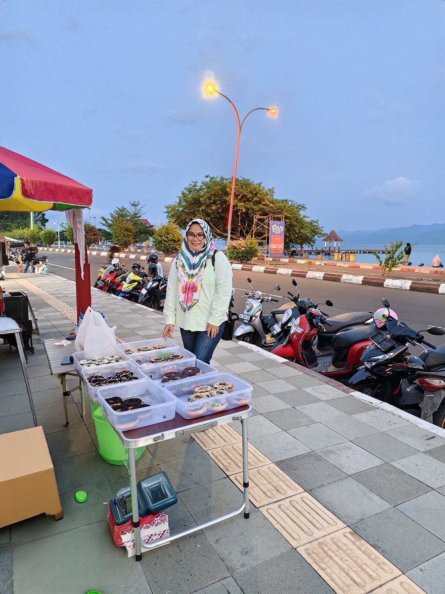 INaDylan's tweet photo. DonatMertua masih hadir di tugulufa 😍 https://t.co/oI4f4VVo0o