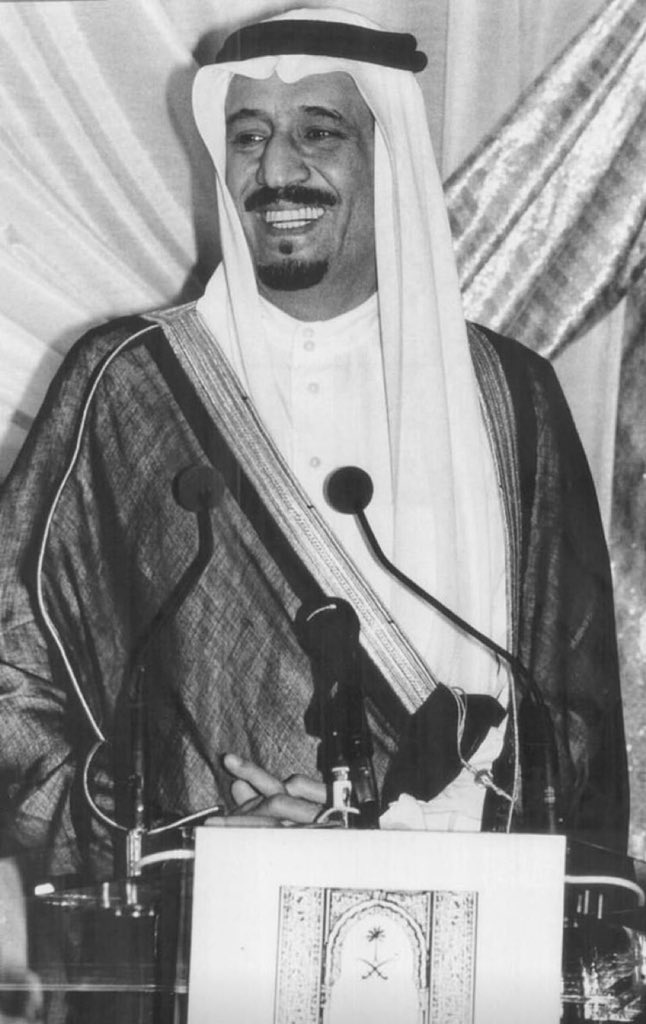 في مثل هذا اليوم قبل 90 عام 
الموافق 31 ديسمبر 1935م 

ولِد احد اعظم الملوك .. الملك سلمان بن عبدالعزيز

90 عام من المجد 
90 عام من العز و الاعتزاز 
90 عام من الفخر 

اسأل الله ان يحفظك ويمد في عمرك على طاعته ويجعلك دائما في أتم الصحة و العافية 💚

#ذكرى_ميلاد_الملك_سلمان