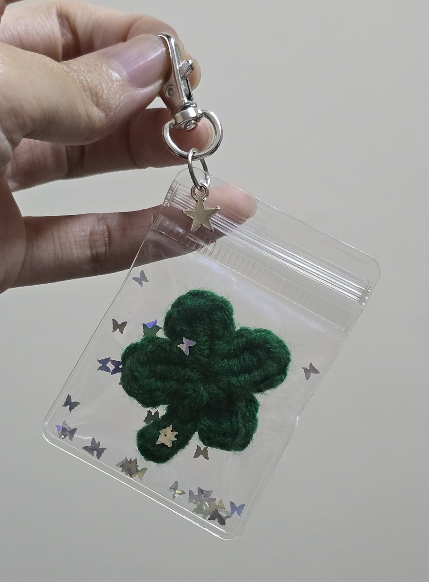 Freebies for Day6 The Decade in KL
💚ID keyring mini version
💚Clover keychain
💚Misc (bracelet, phone straps, etc)
I will be inserting all of them in a blind bag so you will get one random item 😁
Strictly no trade ❌️
Please don't throw them away 🥹
#DAY6inKL #TheDECADEinKL