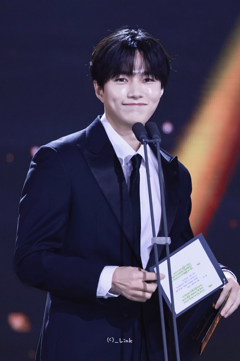 _LinKms's tweet image. 251231 KBS 연기대상

🌌

#인피니트 #INFINITE
#김명수 #KIMMYUNGSOO