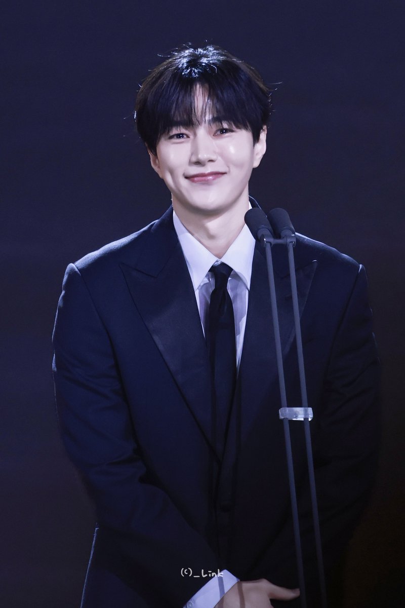 _LinKms's tweet image. 251231 KBS 연기대상

🌌

#인피니트 #INFINITE
#김명수 #KIMMYUNGSOO