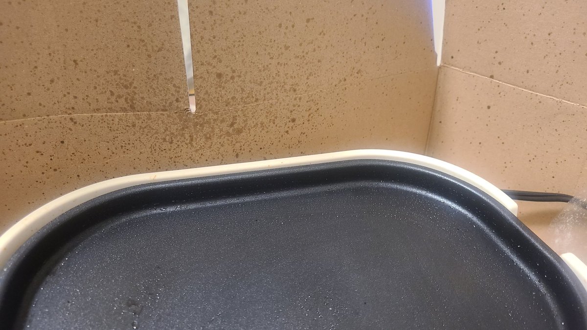 __trdkj's tweet photo. 仕事納めだし、ぱぁっと焼肉したい私VS油系の片付けしたくない私

勝者 映えなさすぎる一人焼肉
隙間気になる〜
美味しかったです🤤 https://t.co/0YaCu1l5Rs