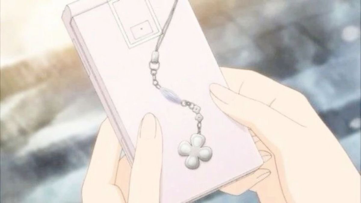 reachingyoutrio's tweet photo. kazehaya gifting sawako a cute charm for her phone on her birthday https://t.co/3mcDpcMiXf