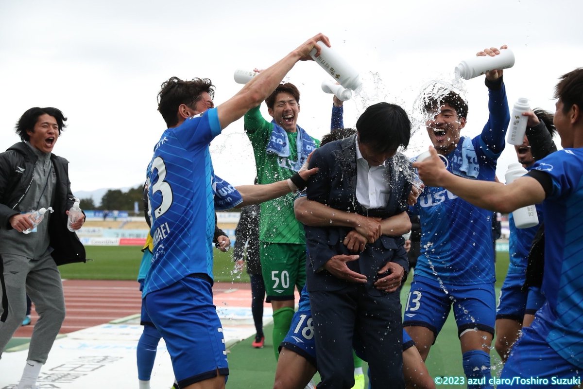 2025年もありがとうございました！

沼津での3年間で1番の思い出の写真。

ゴンさんの監督就任後初勝利。

今後サッカーをしていく上でのかけがえのない宝物です。

ありがとう沼津！

来年はこんな笑顔が絶えない1年にしたい！

皆さん良いお年を‼️

#2025シーズン終了