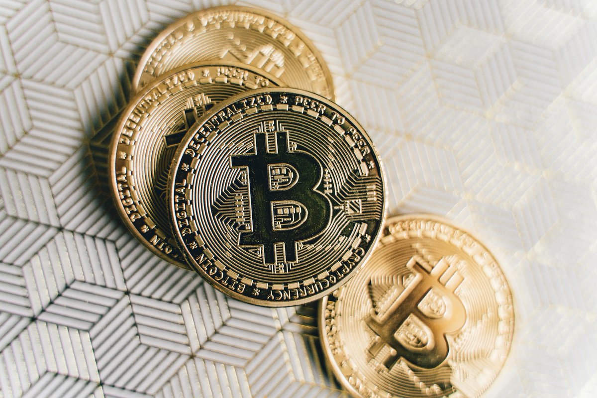 LATEST: ⚡ Spot Bitcoin ETFs recorded $355 million in net inflows on  Tuesday, reversing a seven-day outflow streak that saw $1.1 billion drained  from the investment products.