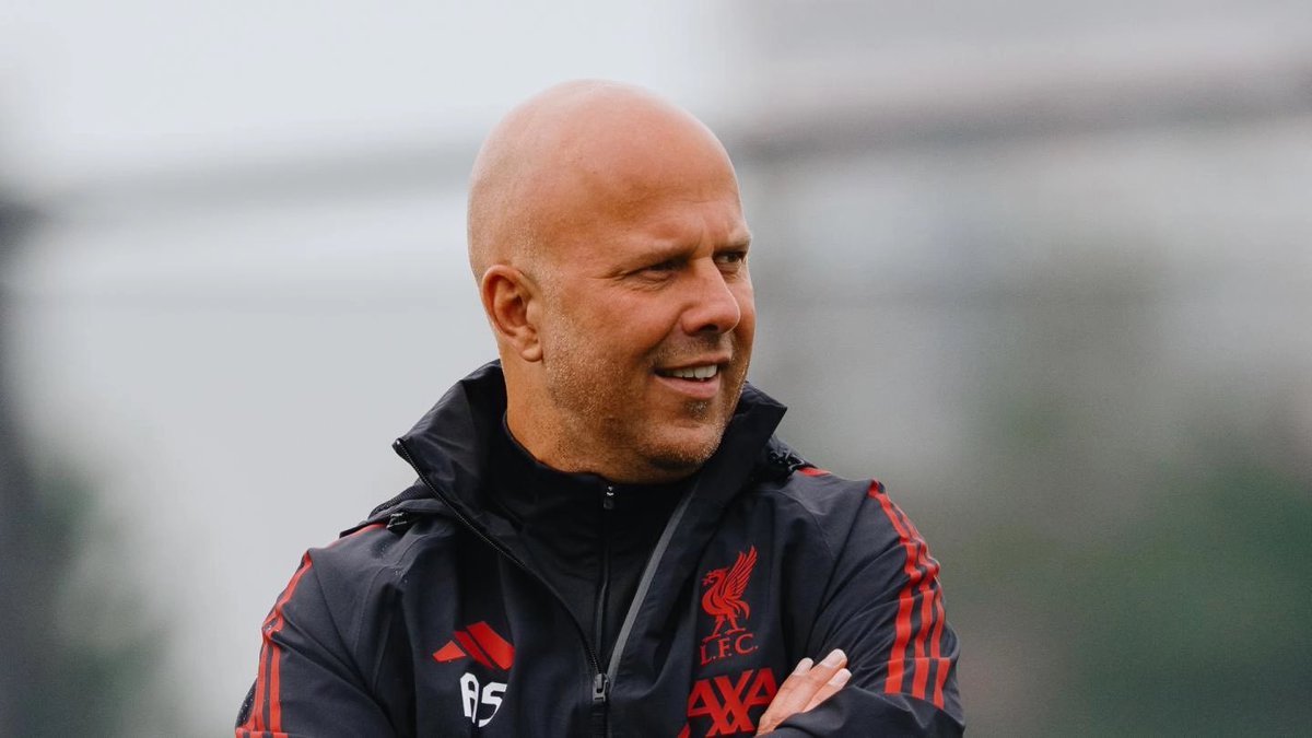 AnfieldSector's tweet image. Arne Slot on how Frimpong and Kerkez are fitting into his system: 

“We had to make one change in that position because Trent left and that was not ideal for me because I think Trent has been so important for this club and was very important for me last season. When we looked at…