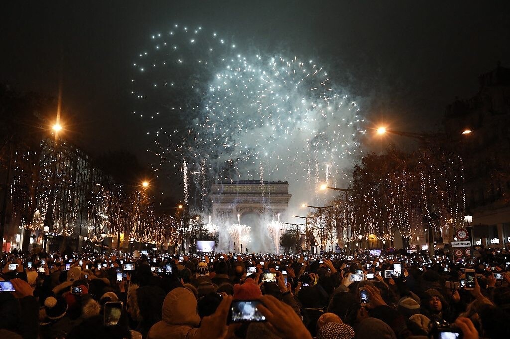 AlertesInfos's tweet image. 🇫🇷 DÉBAT | Quelle est la meilleure année de tous les temps pour vous ?