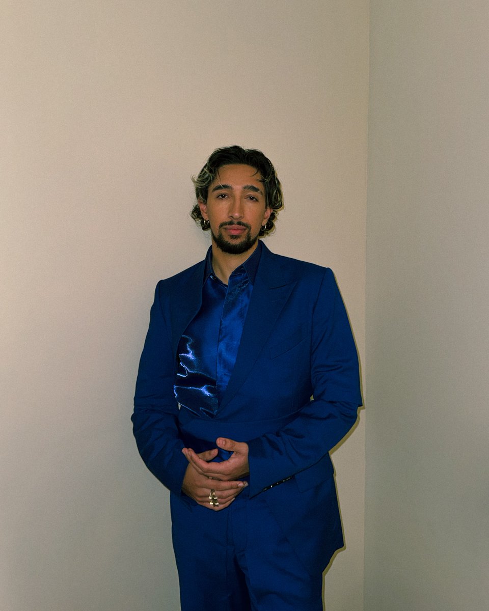 PaulSThin's tweet image. Esta noche después de las uvas estaré cantando en @La1_tve para dar entrada al año 🤍