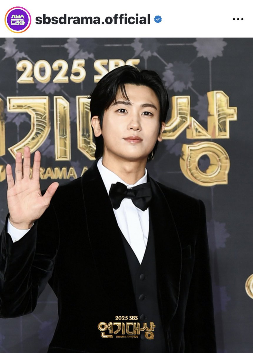 【美韓】パク・ヒョンシクに投票完了！現在の得票数:1725票
パク・ヒョンシク「心から笑おう♡」「올해는 덕분에 많이 웃을 수 있었던 내년에도 잘 부탁드립니다😻❣️❣️❣️」
人気投票はこちら↓
 bihann.com/cast/751.html #パク・ヒョンシク #ParkHyungsik #박형식 #パク・ヒョンシクからのメッセージ