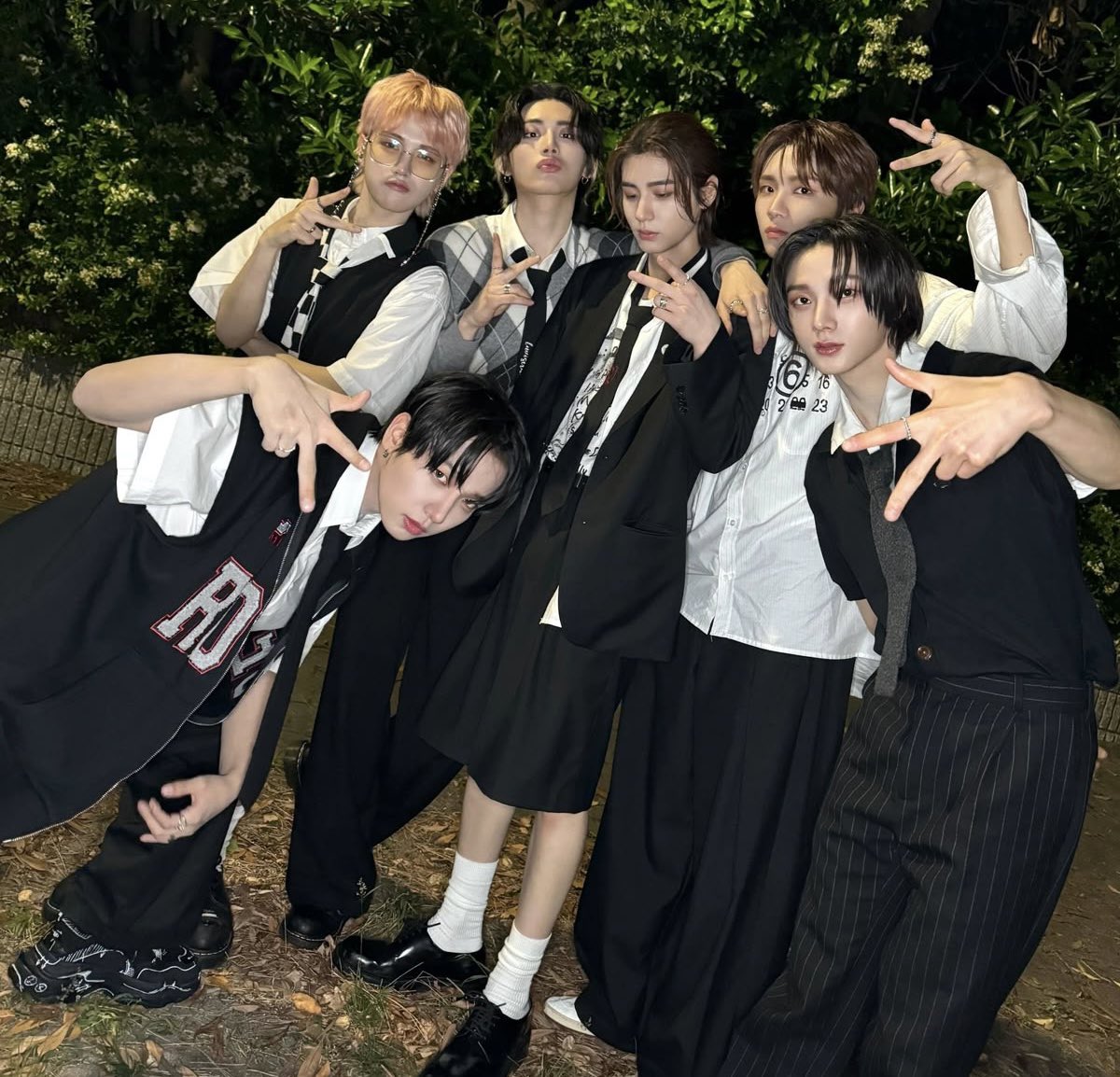 hyukkeiz's tweet photo. going into 2026 with the same artists i fell in love with in 2024 💔💔 https://t.co/irF0fhpT7W