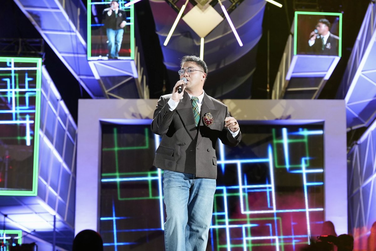 torlon_bush's tweet photo. #SofronioVasquezxAyalaAvenueNYE2026

Truly a WORLD-CLASS act! 👏

@sofroniovasquez, The Voice US Season 26 winner shines at "Makati in Full Color: Ayala Avenue New Year’s Eve Countdown to 2026"

Watch: https://t.co/80ajKl8eeW

#MakatiInFullColor #AyalaAvenueNYE2026 #MakeItMakati https://t.co/PG2OAAAv7I