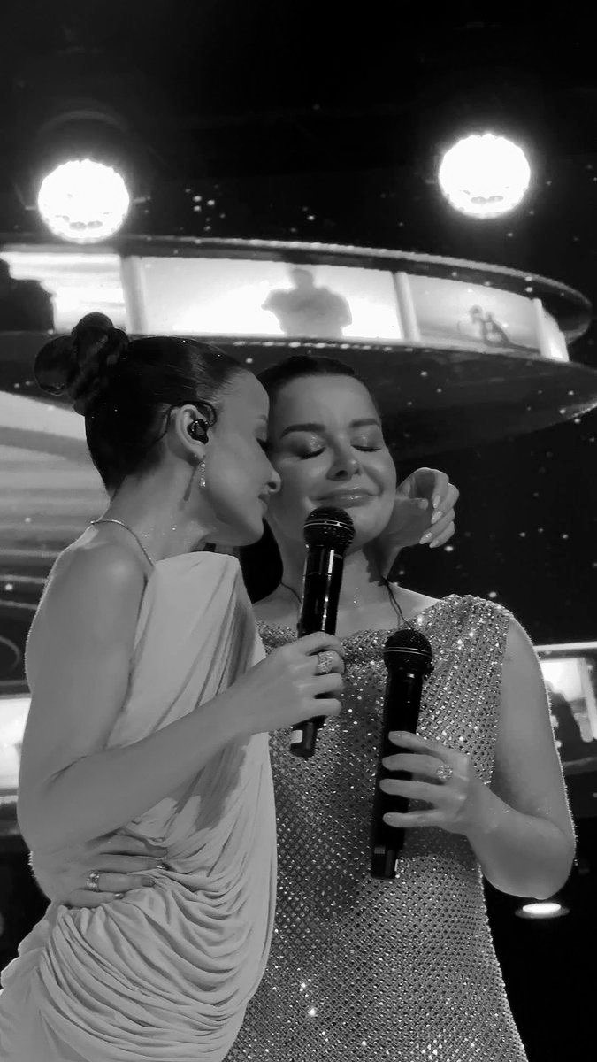 withcarlas's tweet photo. ‘@MaiaraeMaraisa 💝
Dia de comemorar a vida de vocês!  
Desejo tudo de mais lindo que Deus pode proporcionar, hoje e sempre.  
Continuem sendo esse sucesso por onde passam.  
Amo vocês infinitamente!  

                                        Com carinho, Ale. https://t.co/3edWxek309