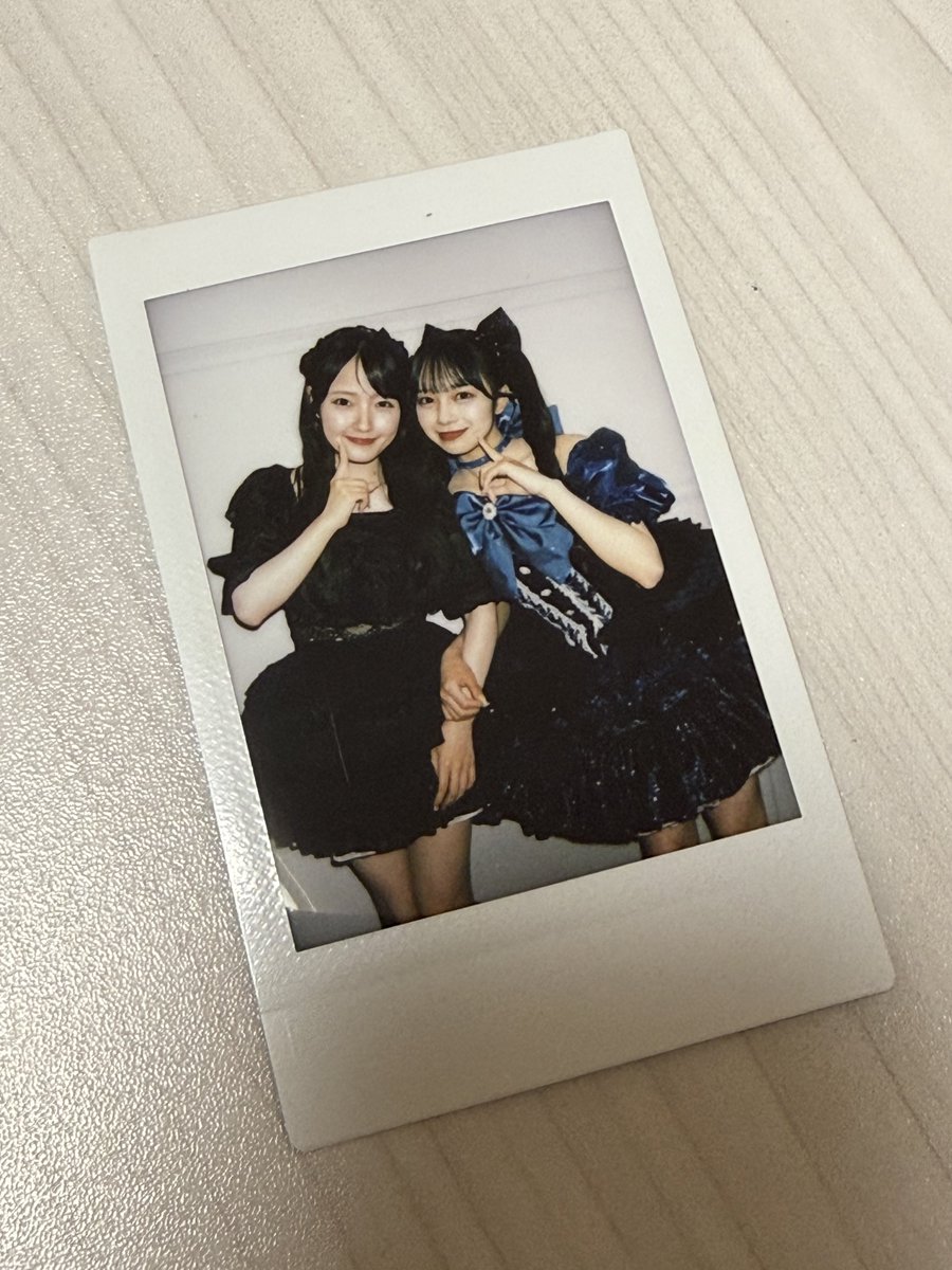 wa_csam's tweet photo. 2025年はきゅーすとちゃんと駆け抜け救われた1年でした🤝
来年はさらなる飛躍の年になりますように！、！

今年1番思い入れがあるチェキを添えて。

#きゅーすと 
#あやのといっしょ #えみるがみるの 
#健康を大切に https://t.co/2NkrNOwrjx