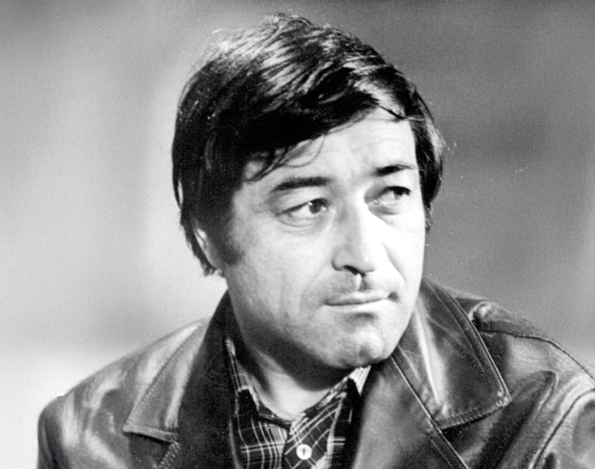 With Loiq Scherali, we present one of Tajikistan’s most significant poetic voices — our Poet of the Month. Two poems that merge classical Persian-Tajik forms with existential clarity: self and river, love and withdrawal, intensity without excess...
literatur.review/en/literature/…