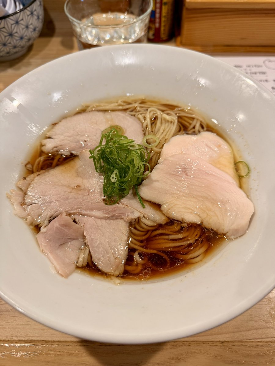 _Bad_Apple_'s tweet photo. 2025年下半期個人的ベストラーメン(淡麗系)

個人的備忘録_(:3｣∠)_
上半期ほど新規開拓はできてないけど、色々行くことができて大満足

・東京(秋葉原) マルショーラーメン
・東京(新宿) らぁ麺 はやし田
・新潟(長岡) 長岡生姜醤油 竹内商店
・京都(西院) 麺処 鶏谷 https://t.co/QH5vOggBbm
