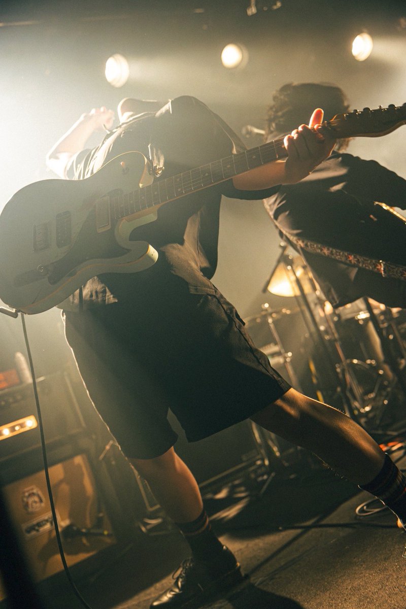 今年は
LONE卒業からの復活、夏のFHFツアー、
Quato、Awesome zooもあって、
モリヤサンズ、DABIDE'S fire、
huskyではゴリラでのワンマン、
ミナホで初めましてのちゃんゆ胃、
初ワンマンのダブルアップル
と、目白押しでした！
娘も産まれドタバタでしたが、忘れられない一年でした！皆様あざすた！