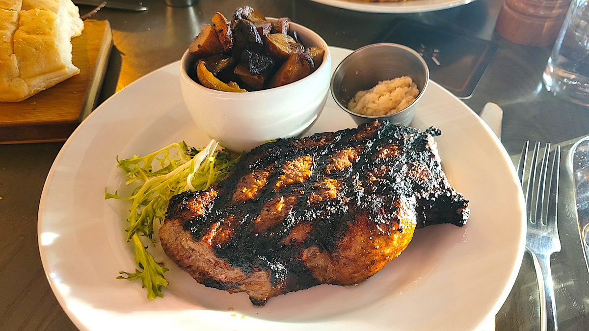 RoadTips's tweet image. The moon, planets and stars aligned for this fabulous meal at a wonderful lakeside supper club in Northern Minnesota.  If there were such a thing as a perfect meal and dining experience, this would be the closest - The Fireside in Detroit Lakes, MN
roadtips.blog/2025/12/31/the…