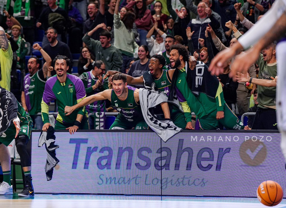 Porque la felicidad sabe mejor cuando se comparte, la amistad lo hace todo más grande y los buenos momentos se celebran juntos. ¡Feliz Año Nuevo!