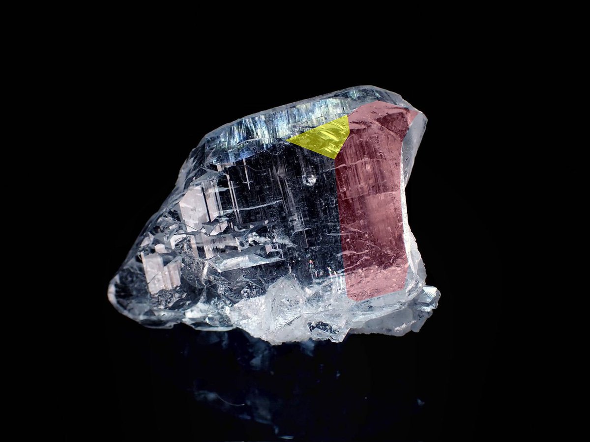 mapoepoe's tweet photo. 水晶(Quartz)
Probably Gwindel quartz, but from Taiwan.
New discoveries in 2024！ https://t.co/SLW0b0CTVG