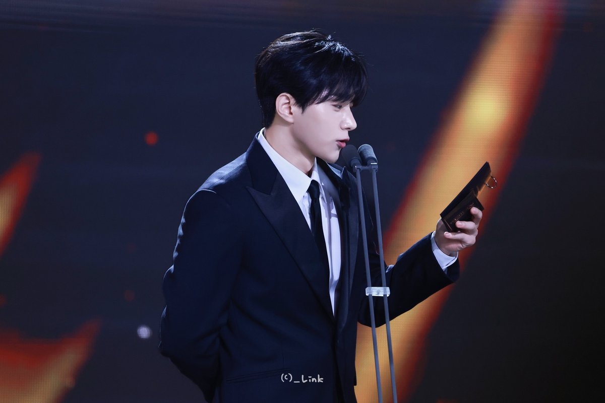 _LinKms's tweet image. 251231 KBS 연기대상

새해 복 많이 받아 내 배우!

#인피니트 #INFINITE
#김명수 #KIMMYUNGSOO