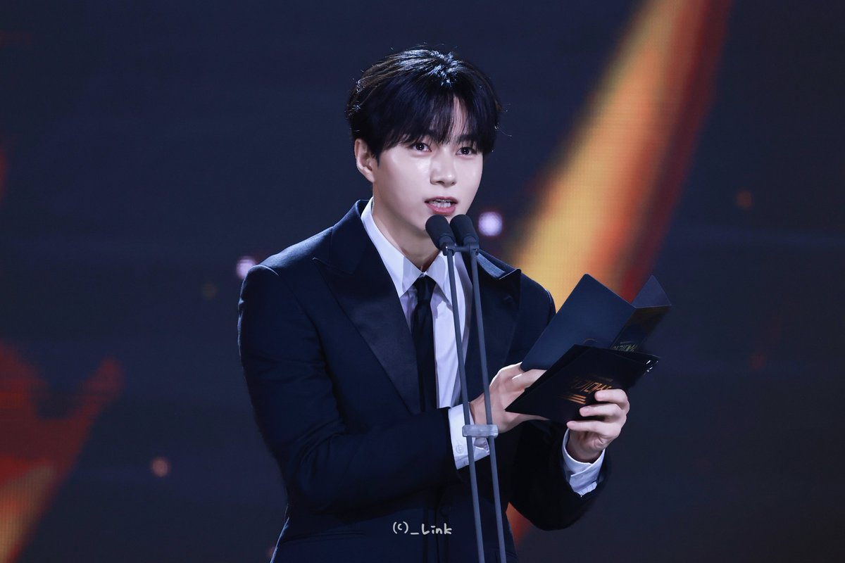 _LinKms's tweet image. 251231 KBS 연기대상

새해 복 많이 받아 내 배우!

#인피니트 #INFINITE
#김명수 #KIMMYUNGSOO