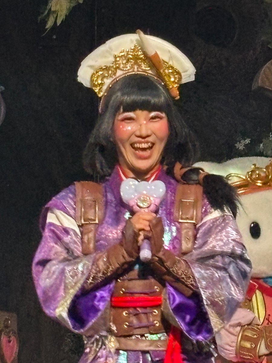 doukeshino's tweet photo. 2025.12.24 #クエワン １パレ
💜チーム
#安部夏未 ちゃん
#西本梓紗 ちゃん
#奥田真衣 ちゃん
#横溝芽生 ちゃん
芽生ちゃん以外始めましてのパレチーム✨え、凄い良い〜‼️‼️‼️

#TheQuestofWondersParade 
#ピューロランド 
#ピューロアンバサダー https://t.co/C8STEbJ7Hl