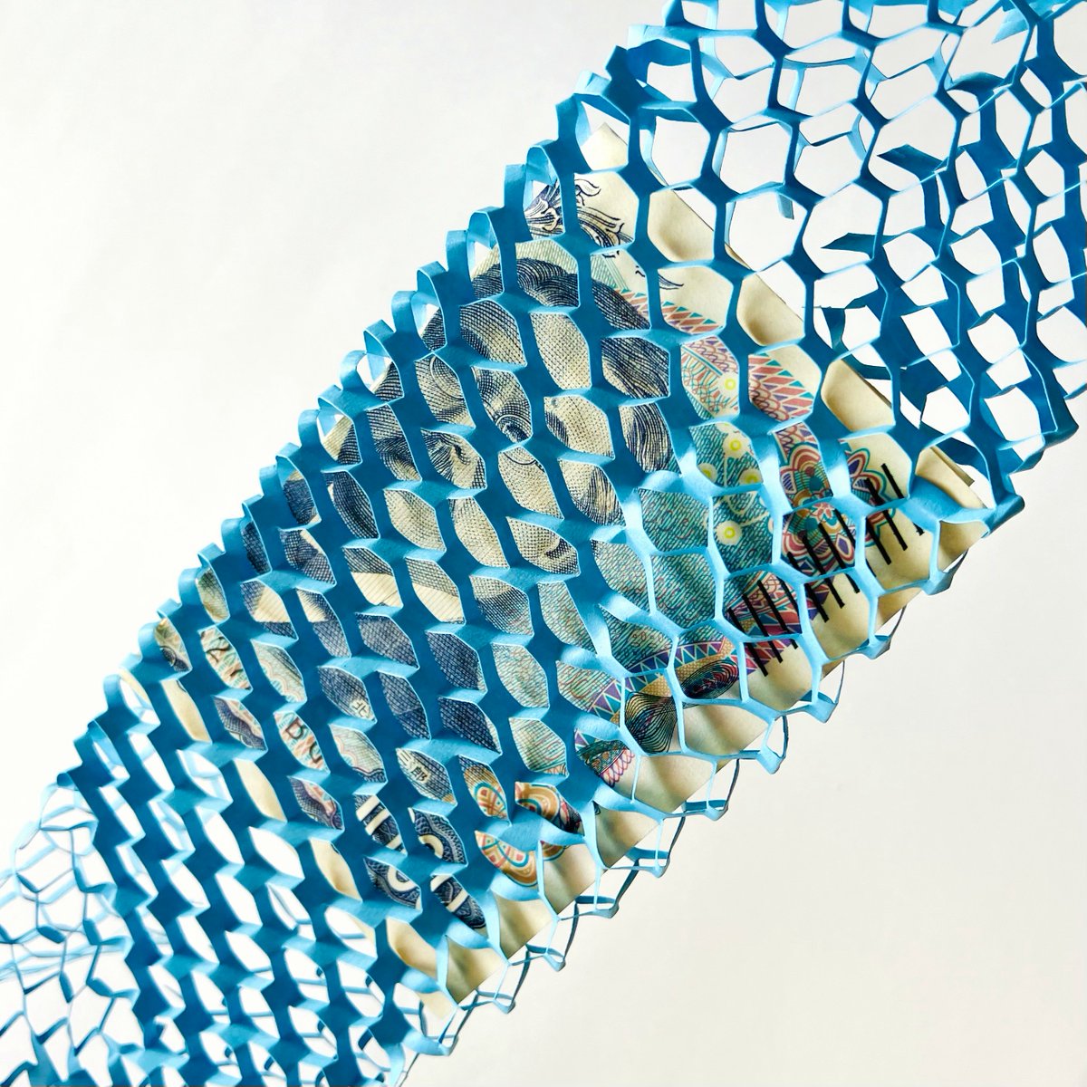 ゆうめい『養生』（改めて本当にありがとうございました）や次回新作『あわせて』の特殊チラシの紙から誕生したポチ袋、大晦日も多くのご注文感謝申し上げます。

家族が寝静まったので年跨ぎ夜勤タイムです。丁寧に作ります。1/3まで受付。送料無料。この機に是非🧧
yyyry.theshop.jp