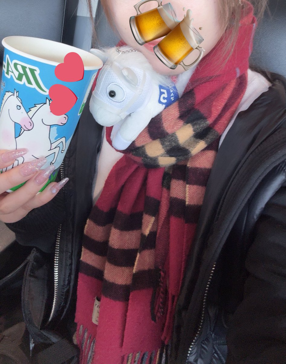 SUSHIMECCHASUKI's tweet photo. 今年お会いしたフォロワーさんも、いつも反応下さるフォロワーさんも一年ありがとうございました🙏🏻♡

有馬記念初めて現地観戦したけどめっちゃ満喫できた🥹(馬券は外しました)
あと寒すぎてオシャレできないって🧣笑 https://t.co/iUUcL94VWv