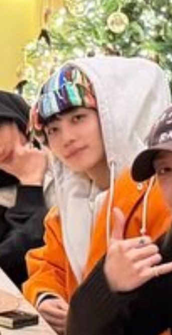 아니 윤정한님 지금 가요대제전 무대 올라가셔도 되겠는데요