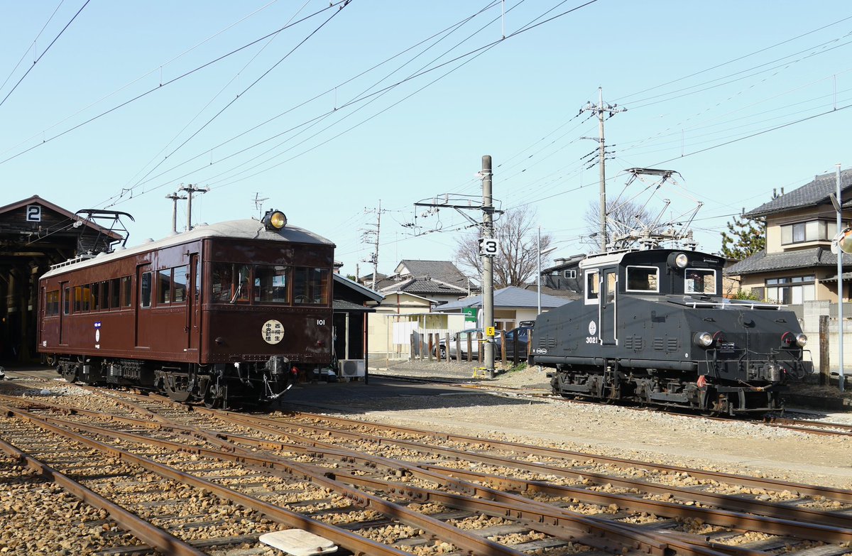 Westtter7's tweet photo. 先日、ご縁があり上毛電気鉄道デハ101と碓氷峠鉄道文化むら夜間ライトアップの撮影会へ参加させていただきました。
EF63の重連と並びは圧巻でした。
主催者様はじめ参加された方々、極寒の中お疲れ様でした。ありがとうございました。

#上毛電気鉄道
#貸切ナイトパーク
#碓氷峠鉄道文化むら https://t.co/EWPZtYyrP1