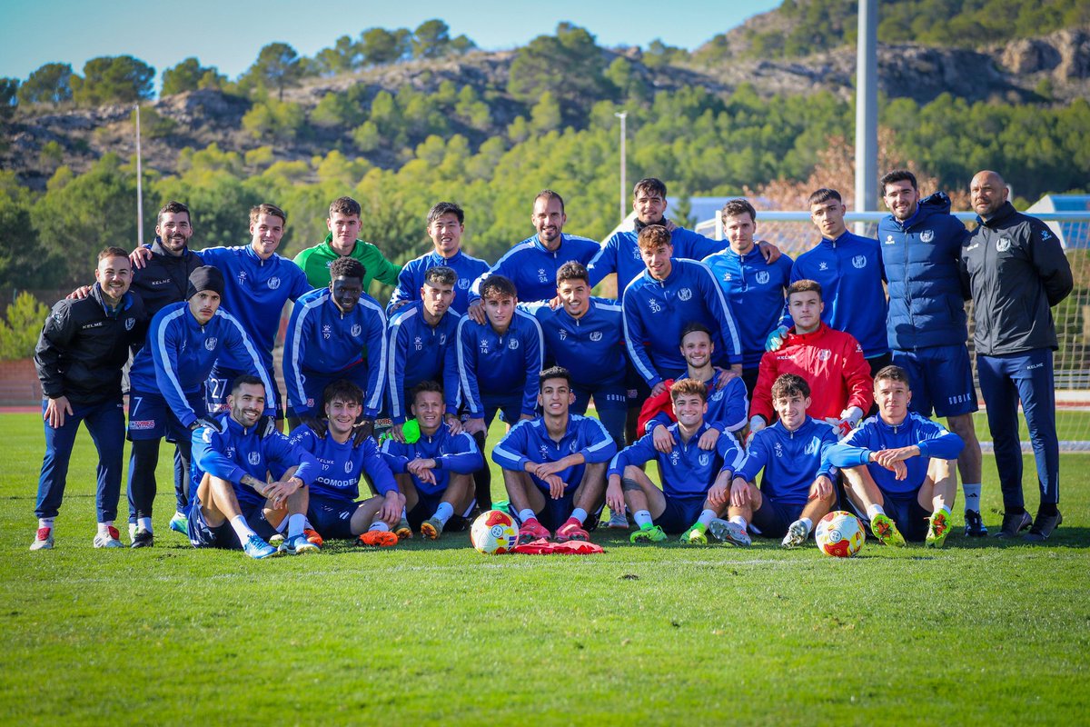 💙❤️🍍❤️💙

🗓🔚⚽️ ¡Acabamos el 2️⃣0️⃣2️⃣5️⃣ trabajando para seguir preparando el #YeclanoAntoniano con el que finalizaremos JUNTOS la 1ª vuelta en La Constitución! 💪🏟📊

#NoDudaría 📢 #GraciasAfición 
#SegundaRFEF 📸 #TeresaRojas