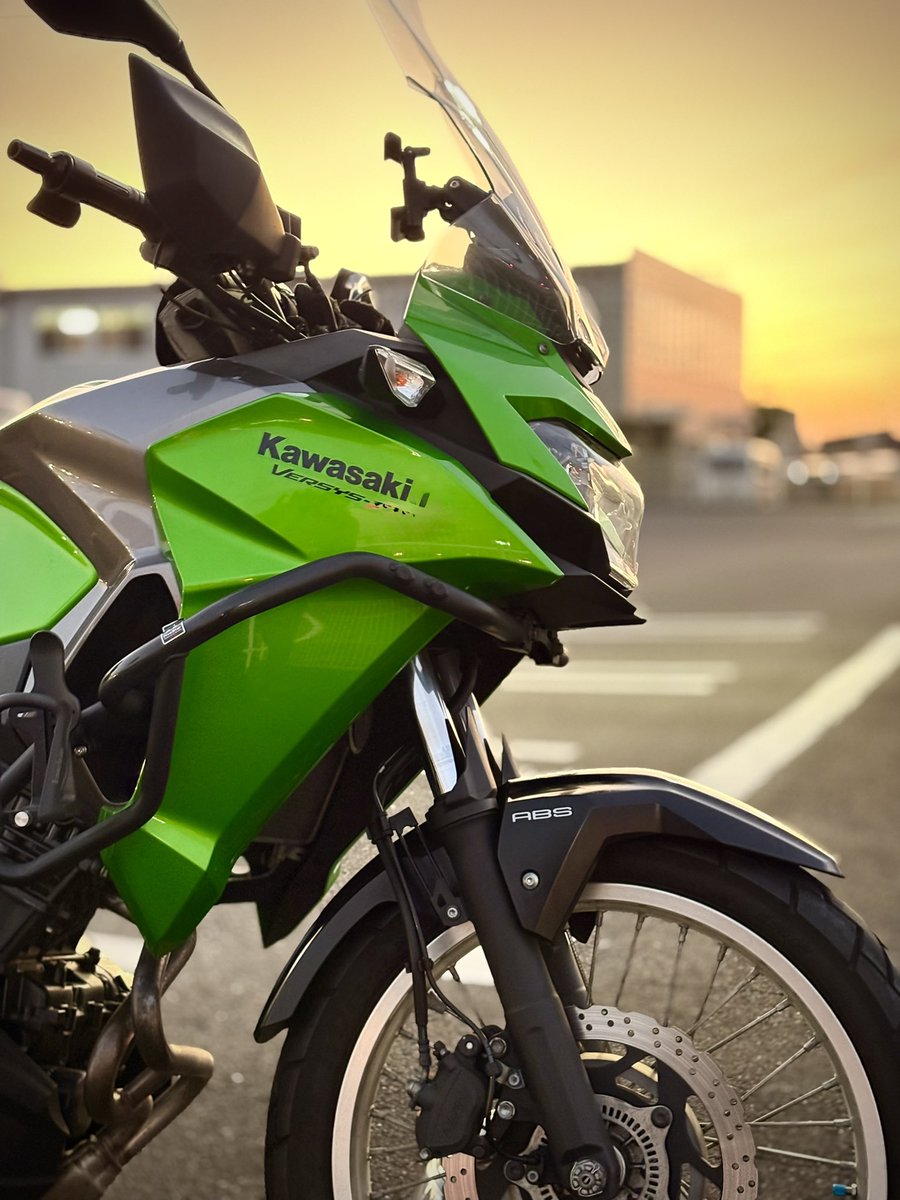 yoshiashi6's tweet photo. 2025年も残すところわずか。
今のバイクに乗り換えて早一年半。
自分の体格的にポジションがしっくり来るこのバイクとはまた来年も共に走っていこうと思います。
#Versysx250 #Kawasaki https://t.co/tUYEj96ecW