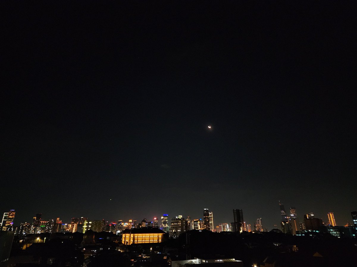 liamderivan's tweet image. Sepi adalah satu hal, kesepian adalah hal lain.