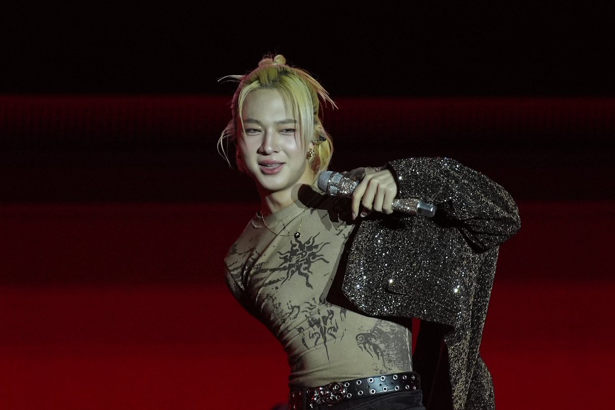 iconsiam's tweet image. ให้ค่ำคืนนี้เต็มไปด้วยความรัก 

ซี-นุนิวบนเวทีเคานต์ดาวน์ที่ไอคอนสยามวันนี้มีแต่ความสุขเปี่ยมล้นไปตลอดทั้งการแสดง จนเรียกได้ว่าท้องฟ้าที่มืดไปแล้วแทบจะกลับมาสว่างอีกครั้งด้วยแสงสะท้อนวิบวับในดวงตาของทั้งคู่ 💝 

ZEENUNEW COUNTDOWN ICONSIAM 
#ZEENUNEWxICONSIAM…