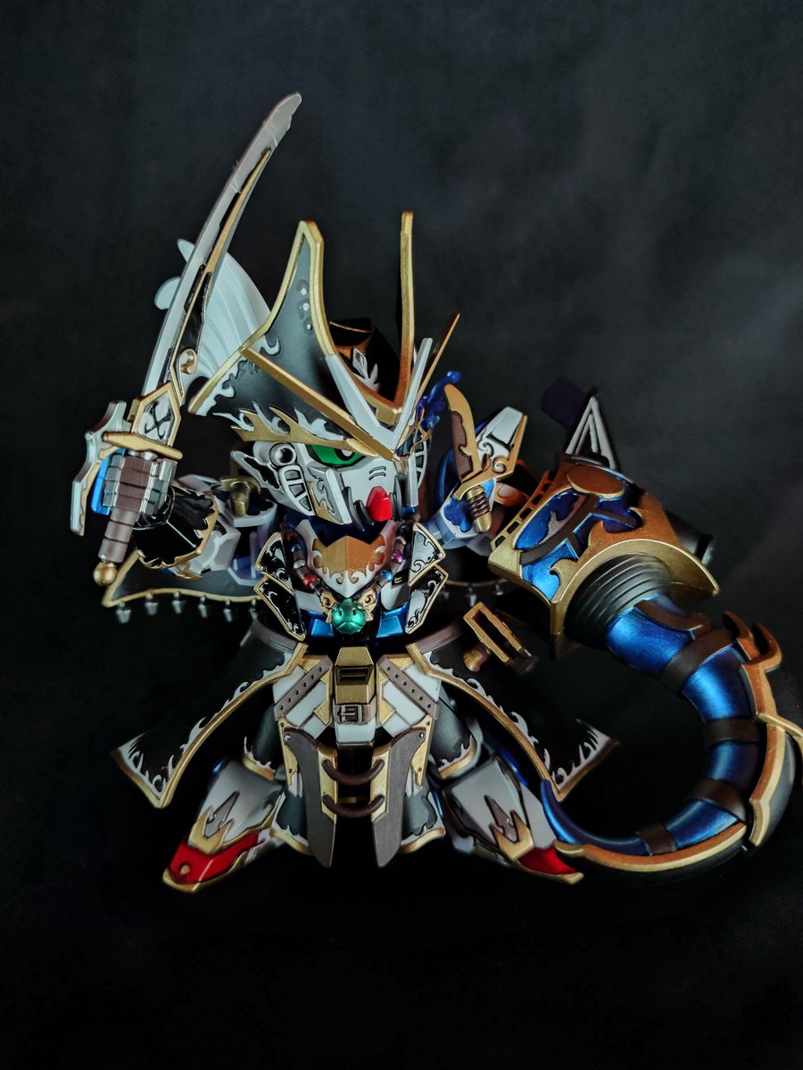 2025年に作ったガンプラ、38体。
去年は42体。
積みガンプラ残り22箱。
作るよりも3倍の速度で積みが増えてく。

今年で一番塗装キツかったベンジャミンV2ガンダム。

#ガンプラ #SDガンダムワールドヒーローズ #SDガンダム　#三国創傑伝