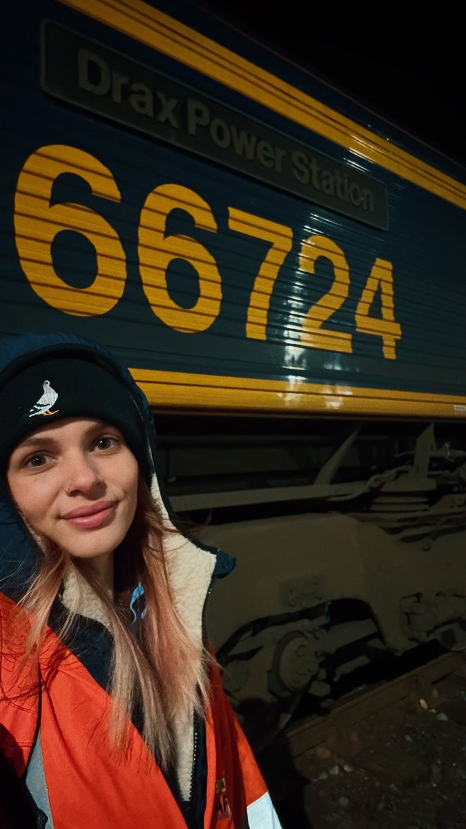 Bessie 🚂 🦡 tweet media