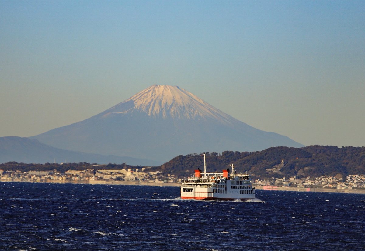 suezou02's tweet photo. #2025年自分が選ぶ今年の4枚 
1、元旦の富士山と東京湾フェリー
2、日米共同訓練　F-16
3、東京湾を北上する　イギリス空母プリンス・オブ・ウェールズ
4、中山大障害　エコロデュエル https://t.co/0NP1RrTlRU
