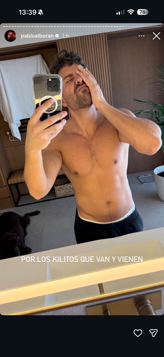 Pablo Alborán comportándose como el típico gay musculoso que banaliza la obesidad para subir una foto sin camiseta y recibir piropos y pajifollowers. Que el Señor no le castigue con verdadera gordura que, para adelgazarla, le dejase estrías tan profundas y oscuras como su alma.