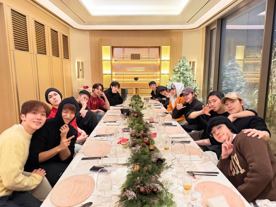 svtnserenade's tweet image. honey, you’re                      like my mirror 
familiar                                 years ago

seventeen is always 13 🫶🏻