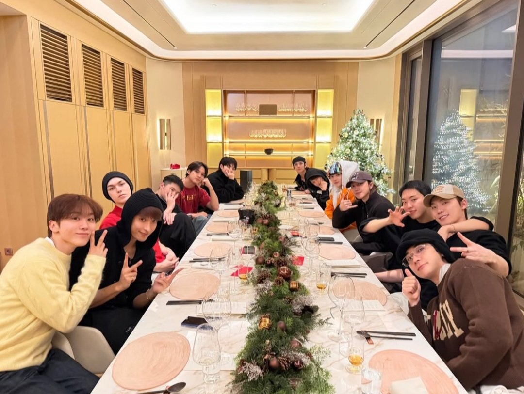 svtnserenade's tweet image. honey, you’re                      like my mirror 
familiar                                 years ago

seventeen is always 13 🫶🏻