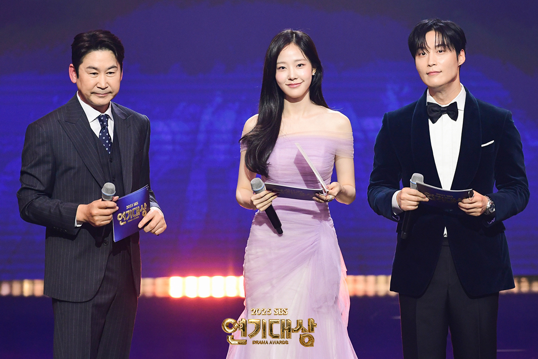 2025 SBS 연기대상 MC 포토월 관련 이미지
