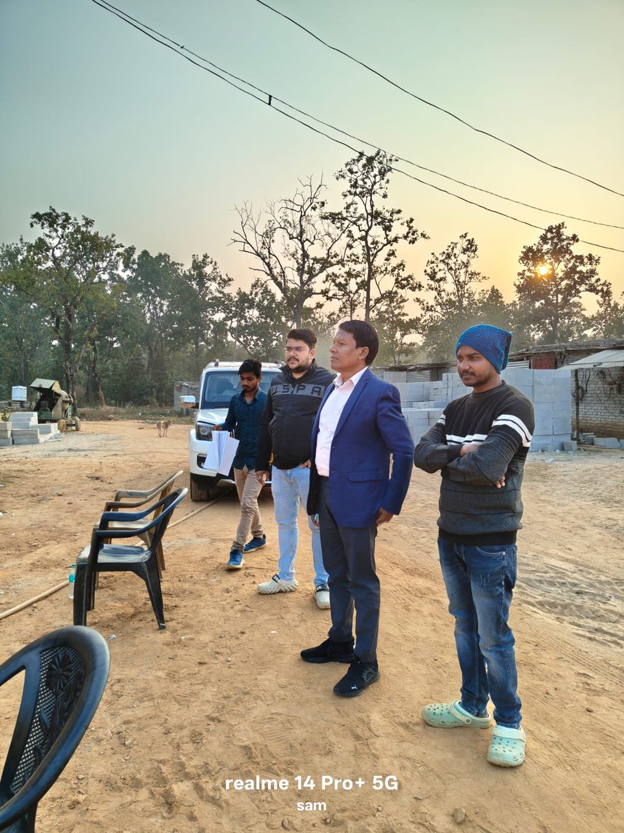 DM_Mayurbhanj's tweet photo. ଅତିରିକ୍ତ ଜିଲ୍ଲାପାଳ ଶ୍ରୀ ଦୁଖବନ୍ଧୁ ନାୟକ ଠାକୁମୁଣ୍ଡା ତହସିଲଦାର ଓ ଅନ୍ୟାନ୍ୟ ମାନଙ୍କ ସହ ସାତକୋଶିଆ ଏକଲବ୍ୟ ଆଦର୍ଶ ଆବାସିକ ବିଦ୍ୟାଳୟ ପରିଦର୍ଶନରେ ଯାଇ ଏହାର ନିର୍ମାଣ କାର୍ଯ୍ୟ ଅଗ୍ରଗତିର ସମୀକ୍ଷା କରିବା ସହ ନିର୍ମାଣ କାର୍ଯ୍ୟକୁ ଶୀଘ୍ର  ସମ୍ପୂର୍ଣ୍ଣ କରିବା ପାଇଁ ନିର୍ଦ୍ଦେଶ ଦେଇଛନ୍ତି। https://t.co/kSrPN8lY7Y
