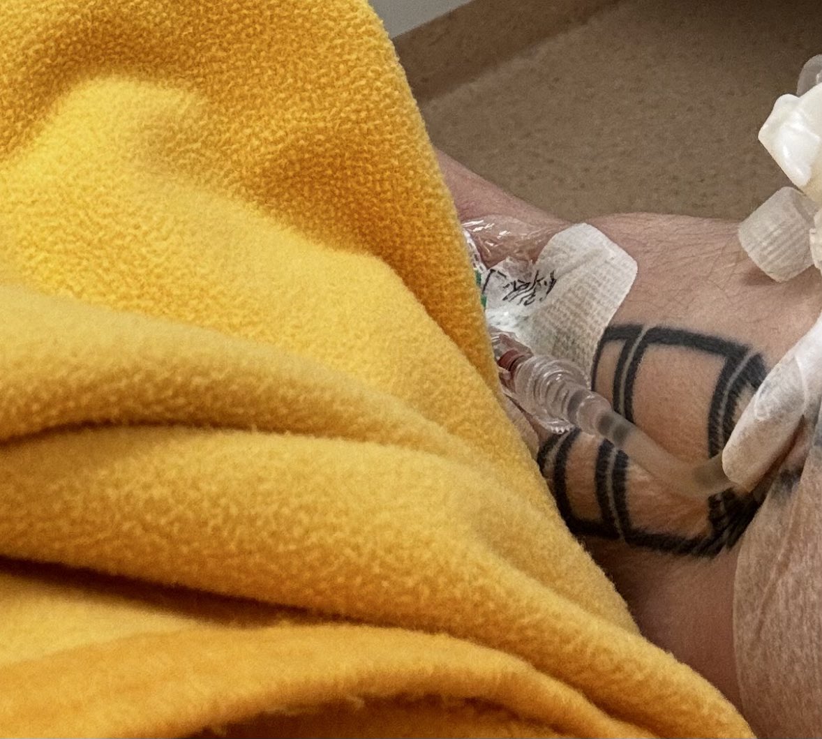 Nämen gott nytt år på er. Blir tydligen en vända till Falun igen då det känns sån ”kroppen stänger ner verksamheten” får se va de säger är felet denna gången.