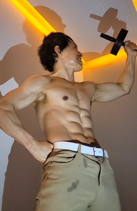 コミケと一年お疲れ様でした!
実は一時期凄く調子を崩しましたが…皆さんとの交流で来年は再びまい進する状況に立て直す事ができました。アリガトウ御座います!( `ᾥ' )✨
2026年ケツもオッパイも沢山描くぜ!!
それでは皆様良いお年を‼️🎍☀️ 