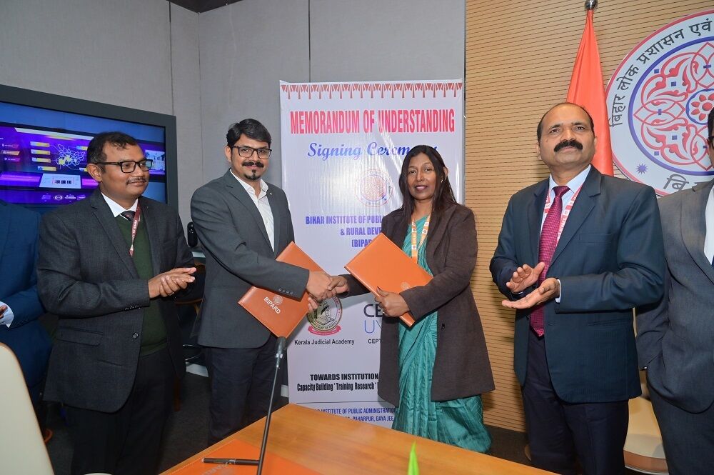 CEPTUniversity1's tweet photo. CEPT University signs MoU with BIPARD, Govt. of Bihar, to collaborate on training and capacity building of government officials.
Read more: https://t.co/y4CbWvqvr0
@BipardGaya
#CEPTUniversity #BIPARD #CapacityBuilding #PublicPolicy #ExecutiveEducation #ProfessionalPrograms #I https://t.co/EXAPUQ8bqU