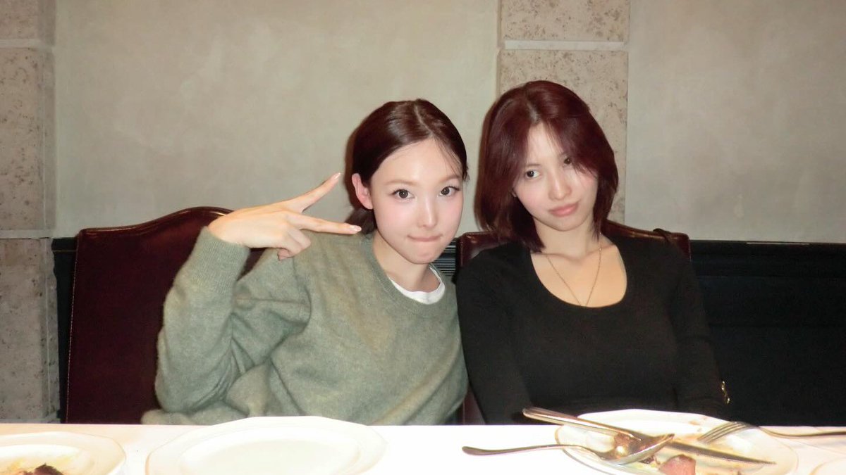 godmitzu's tweet photo. NAYEON AND MOMO'S DINNER &amp; NAMSAN DATE https://t.co/vgh32s9JCn