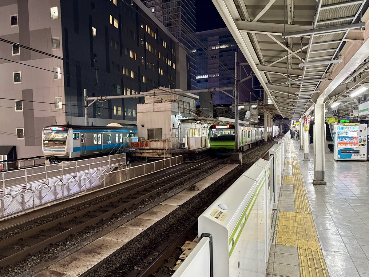 halchan_DQ's tweet image. 今夜はこちらの駅で下車。。

このホームとほぼ駅前の写真だけでどこの駅かわかってしまう方はいらっしゃいますでしょうか。。。って今回もちょっと簡単でしょうか。。

ヒント：東京の漢字3文字の駅